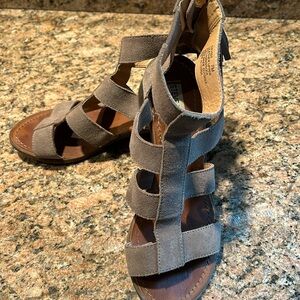 Steve Madden Gladiator Taupe Leather Sandals size 7